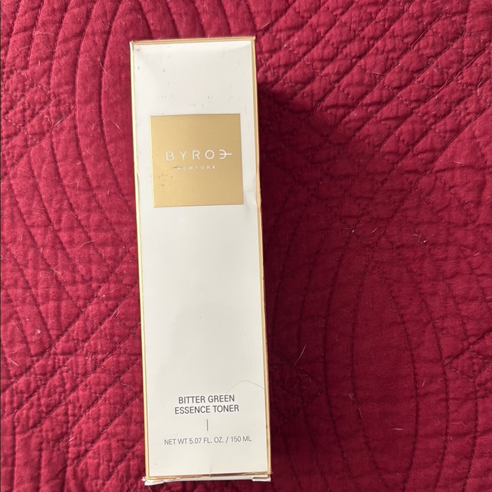 White and Gold Luxurious Skincare Toner